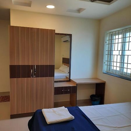 Grk Residency Hotel Guduvancheri Bagian luar foto