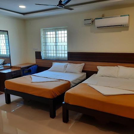 Grk Residency Hotel Guduvancheri Bagian luar foto