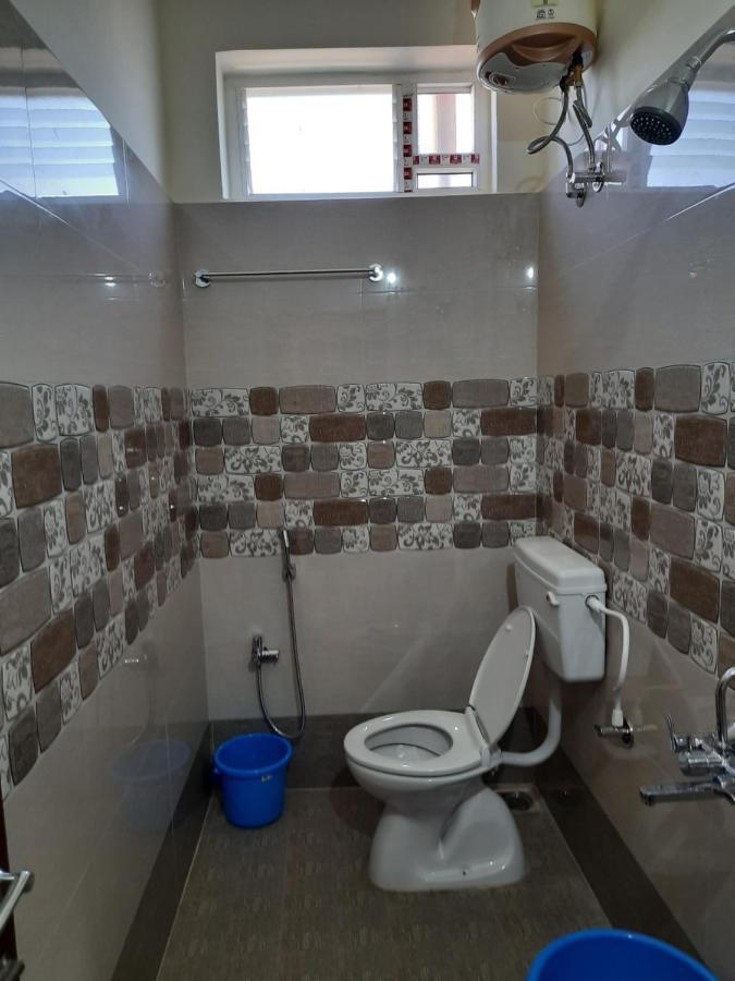 Grk Residency Hotel Guduvancheri Bagian luar foto
