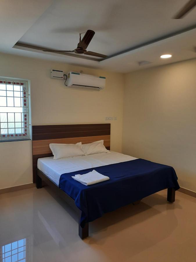 Grk Residency Hotel Guduvancheri Bagian luar foto