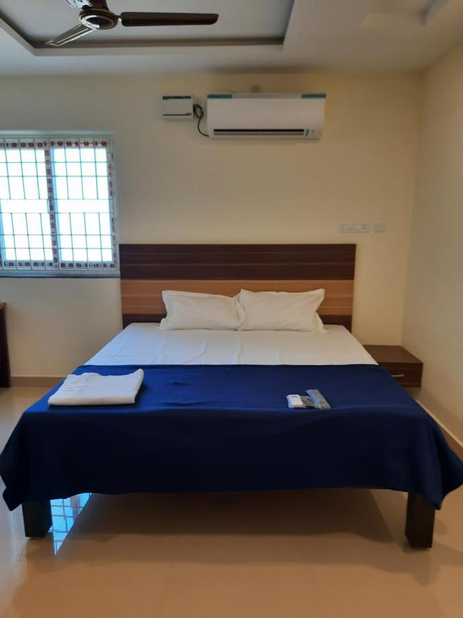 Grk Residency Hotel Guduvancheri Bagian luar foto